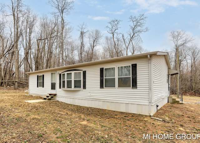 Property at 13879 49th St, Grand Junction, MI 49056, 4 beds, 2 baths