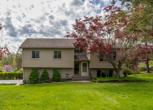 Property at 11926 Neil St, Pinckney, MI 48169, 3 beds, 1.5 baths