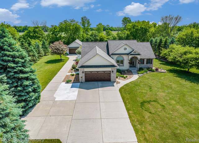 Property at 13096 Grant Cir, Clio, MI 48420, 3 beds, 2 baths