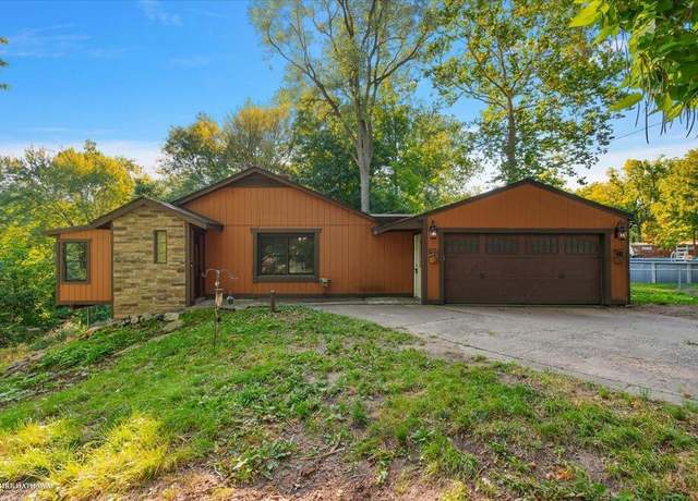 Property at 5381 Howe St, Shelby Charter Township, MI 48317, 3 beds, 1.5 baths