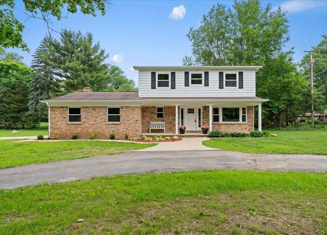 Property at 795 Riverbend Rd, Owosso, MI 48867, 4 beds, 2.5 baths
