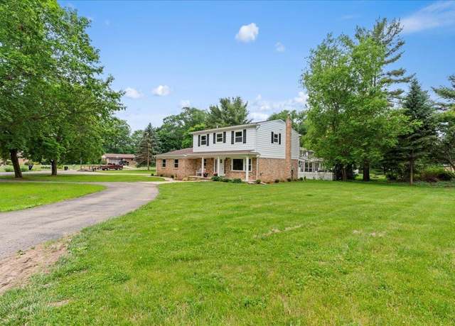 Property at 795 Riverbend Rd, Owosso, MI 48867, 4 beds, 2.5 baths