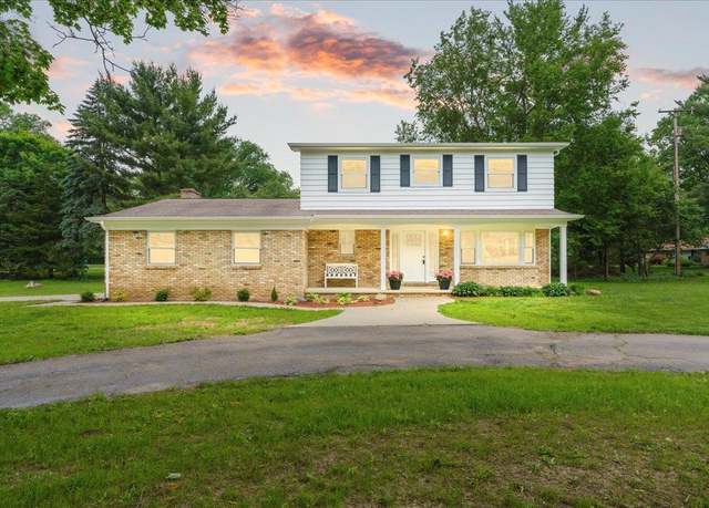 Property at 795 Riverbend Rd, Owosso, MI 48867, 4 beds, 2.5 baths
