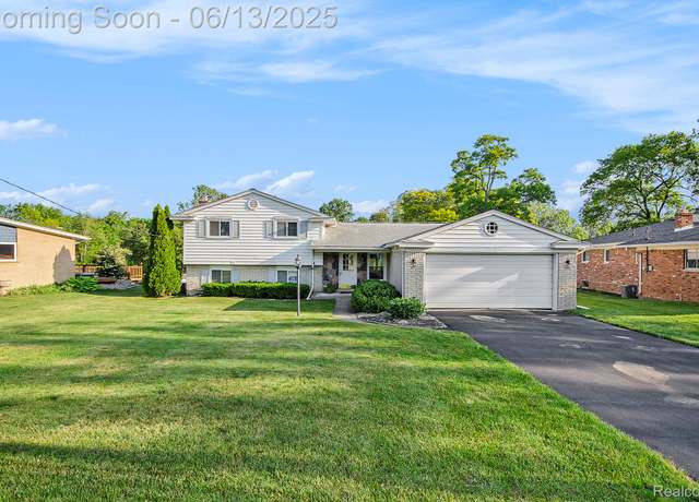 Property at 3255 School House Dr, Waterford, MI 48329, 3 beds, 2 baths