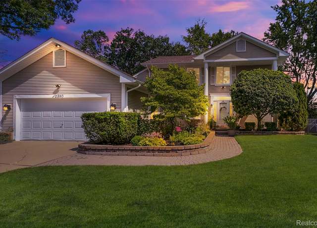 Property at 2380 Lansbury Dr, Waterford Charter Township, MI 48329, 4 beds, 3.5 baths