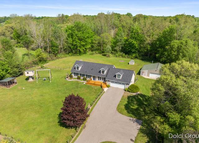 Property at 1003 10 Mile Rd NW, Sparta, MI 49345, 4 beds, 3.5 baths