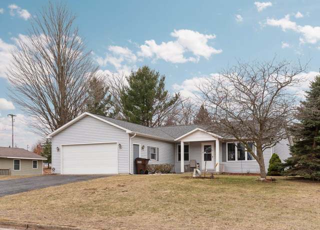 Property at 806 Washington St, Cadillac, MI 49601, 3 beds, 2 baths