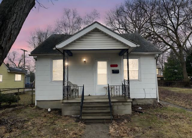 Property at 154 W Madge Ave, Hazel Park, MI 48030, 2 beds, 1 bath