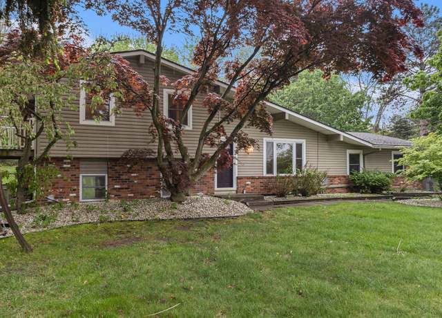 Property at 8830 Skylane Dr, Brighton, MI 48114, 3 beds, 2 baths