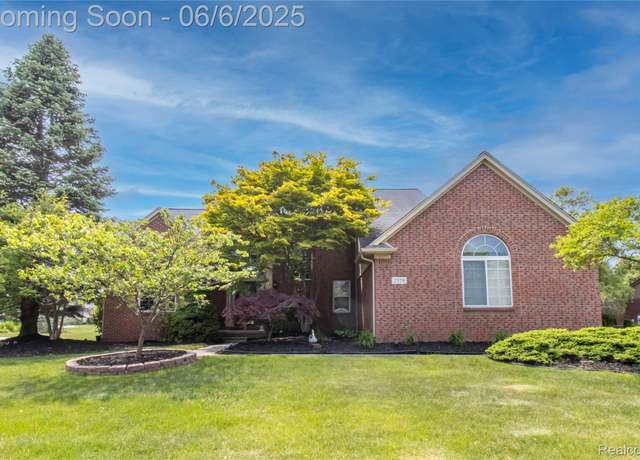 Property at 2578 River Woods Dr N, Canton, MI 48188, 3 beds, 2.5 baths