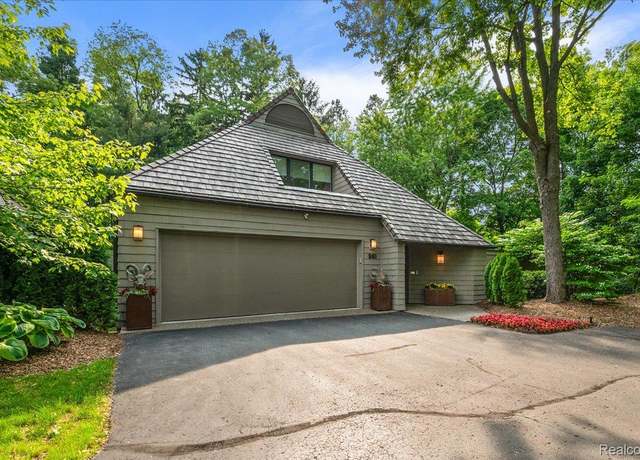 Property at 981 Bloomfield Woods, Bloomfield Hills, MI 48304, 4 beds, 3.5 baths