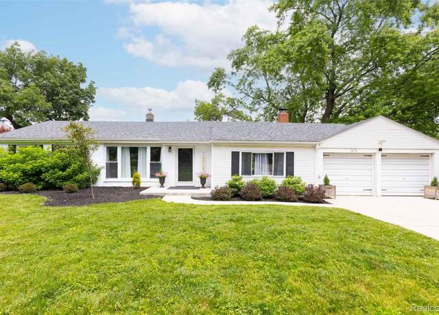 Property at 3976 Saginaw Trl, Waterford, MI 48329, 3 beds, 1 bath