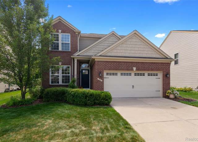 Property at 386 Otter Run Rd, Holly Township, MI 48442, 3 beds, 2.5 baths