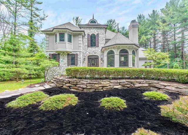 Property at 7949 Bridge Valley Dr, Clarkston, MI 48348, 4 beds, 4.5 baths