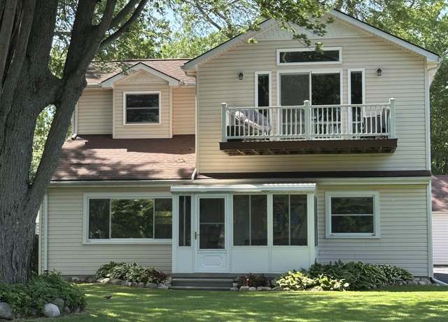 Property at 2100 Michigan St, Algonac, MI 48001, 3 beds, 2 baths