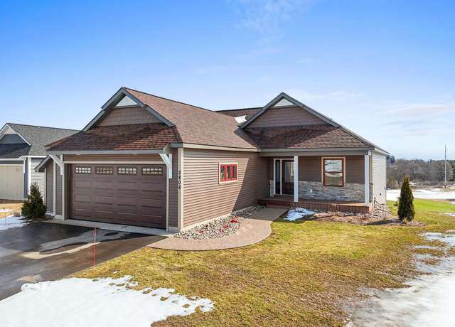 Property at 2808 W Crown Dr, Traverse City, MI 49685, 3 beds, 3 baths