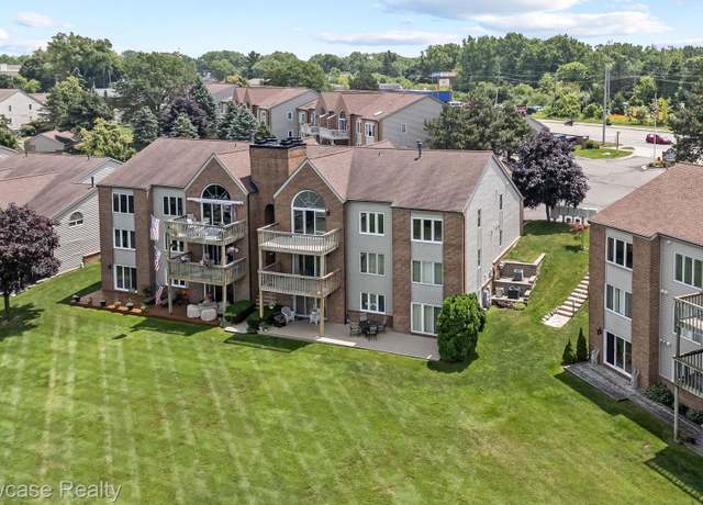 Property at 3410 Adams Shore Dr, Waterford, MI 48329, 3 beds, 2 baths