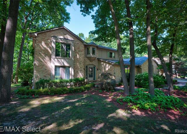 Property at 1320 Kings Carriage Rd, Grand Blanc, MI 48439, 4 beds, 2.5 baths