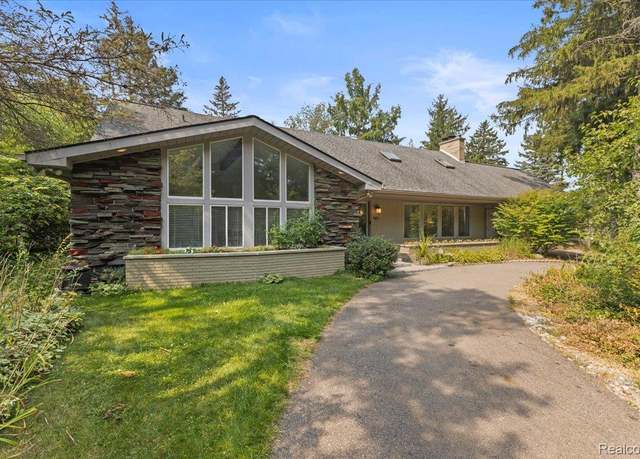 Property at 7871 Caberfae Trl, Independence Charter Township, MI 48348, 3 beds, 2.5 baths
