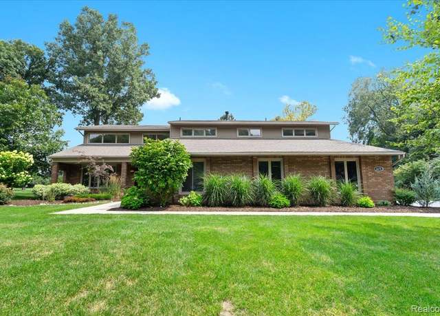 Property at 6678 Johnathon Dr, Troy, MI 48098, 4 beds, 2.5 baths