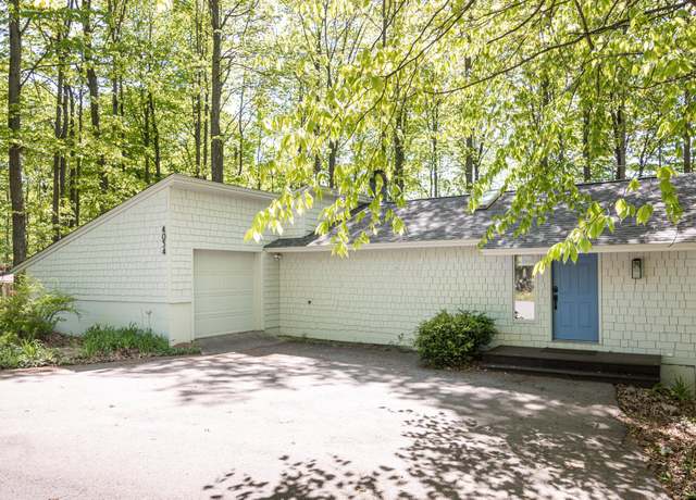 Property at 4054 S Scenic View Dr, Suttons Bay, MI 49682, 4 beds, 3 baths