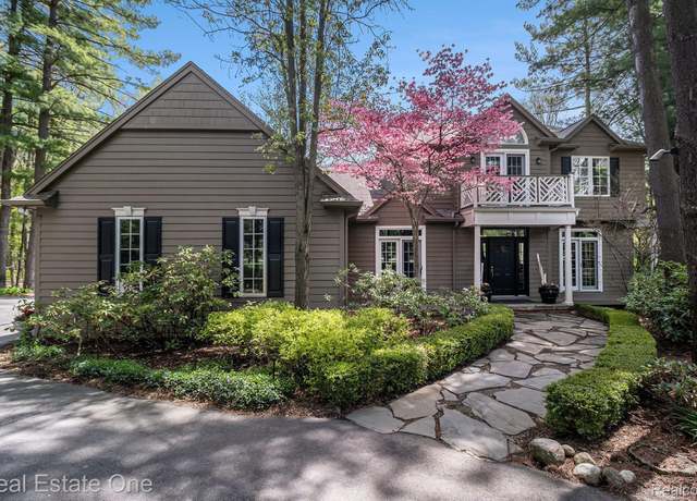 Property at 975 Pine Needle Trl, Rochester, MI 48306, 4 beds, 2.5 baths