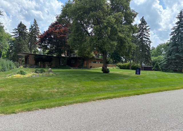 Property at 3975 Stonecrest Rd, West Bloomfield, MI 48322, 3 beds, 3 baths