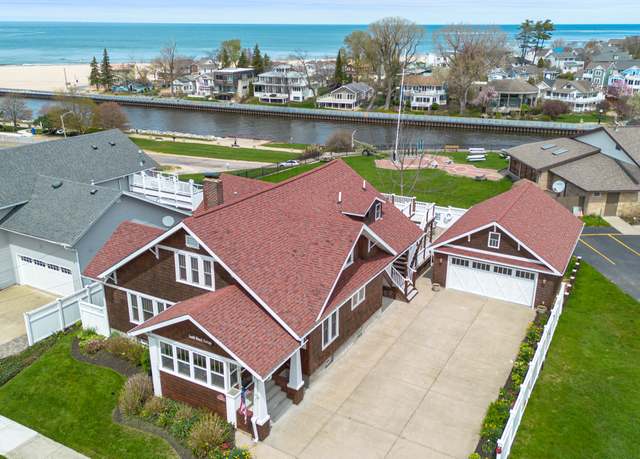 Property at 113 Michigan Ave, South Haven, MI 49090, 7 beds, 4 baths