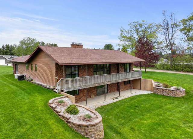 Property at 129 N Al Moses Rd, Lake City, MI 49651, 4 beds, 3 baths