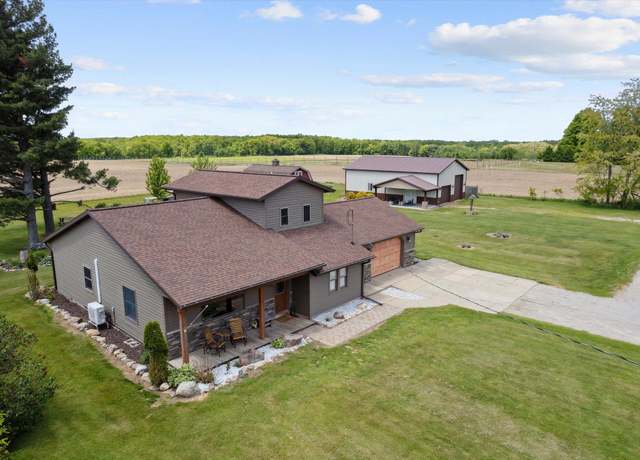 Property at 10200 Jerome Rd N, Jerome, MI 49249, 3 beds, 2.5 baths