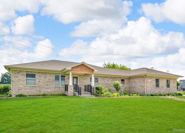 Property at 1295 Elliot Ct S, White Lake, MI 48383, 3 beds, 3.5 baths