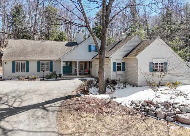 Property at 10996 Trillium Ct, Traverse City, MI 49686, 3 beds, 2.5 baths