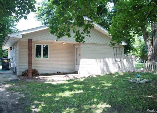 Property at 320 Barker Rd, Whitmore Lake, MI 48189, 2 beds, 1 bath