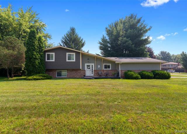Property at 3520 Tara Dr, Highland Charter Township, MI 48356, 3 beds, 2 baths