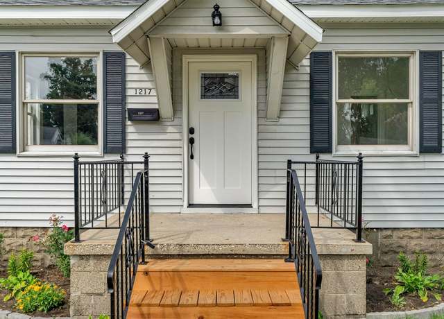 Property at 1217 Mansfield St, Port Huron, MI 48060, 2 beds, 1 bath