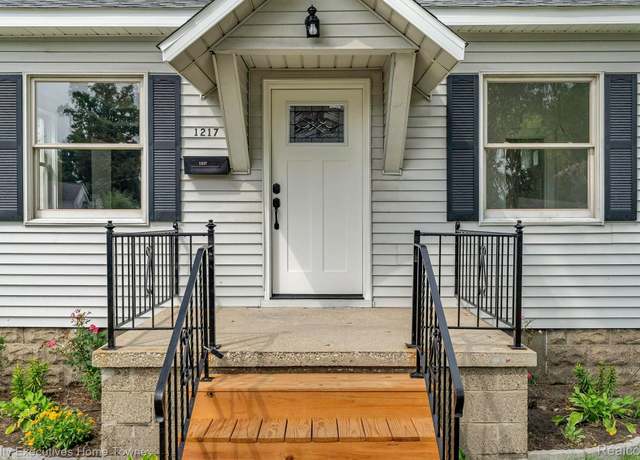 Property at 1217 Mansfield St, Port Huron, MI 48060, 2 beds, 1 bath