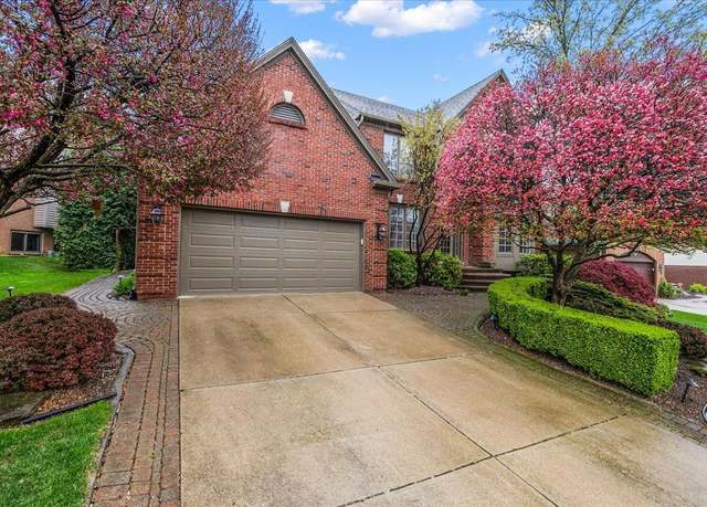 Property at 244 Glenmoor Dr, Rochester, MI 48307, 4 beds, 3.5 baths