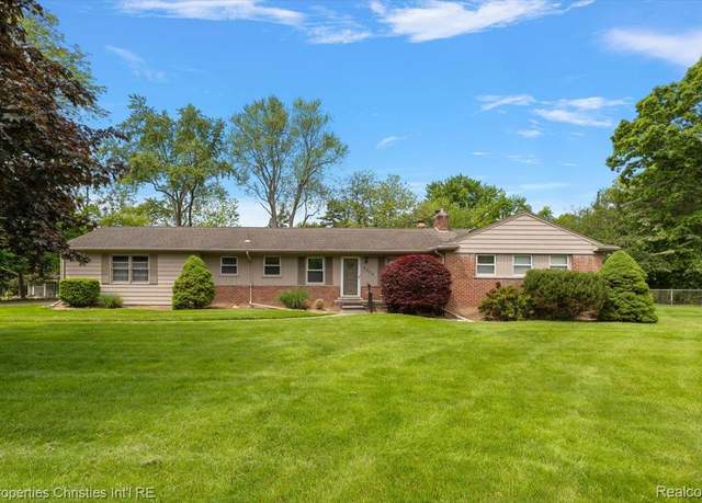 Property at 5252 Doherty Dr, West Bloomfield, MI 48323, 3 beds, 1.5 baths