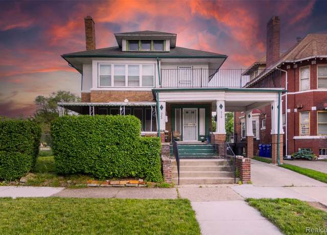 Property at 318 Chandler St, Detroit, MI 48202, 6 beds, 2.5 baths