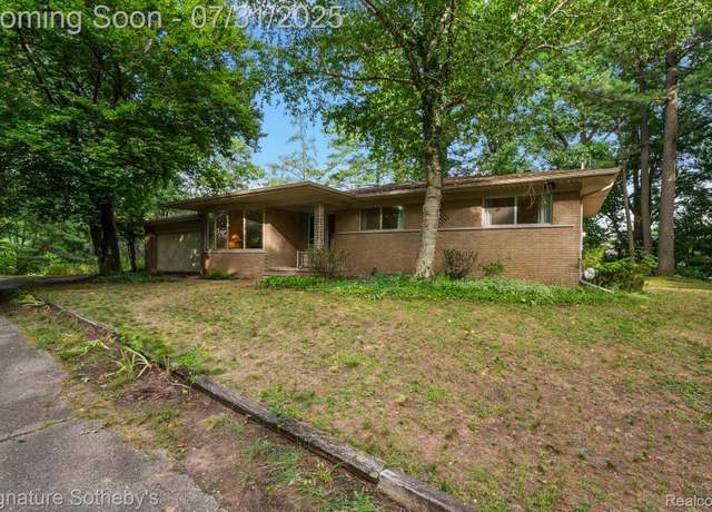 Property at 1035 Nakomis Trl, Lake Orion, MI 48362, 3 beds, 2 baths