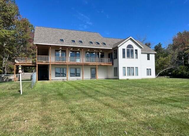 Property at 3177 Memorial Dr, Muskegon, MI 49445, 3 beds, 3 baths