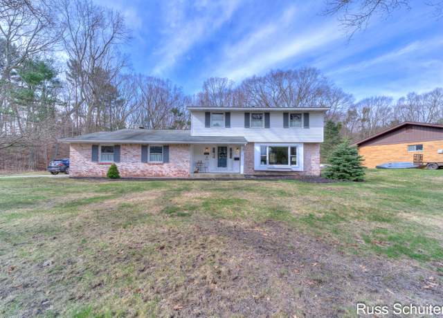 Property at 2975 Sherwood Ct, Muskegon, MI 49441, 4 beds, 2.5 baths