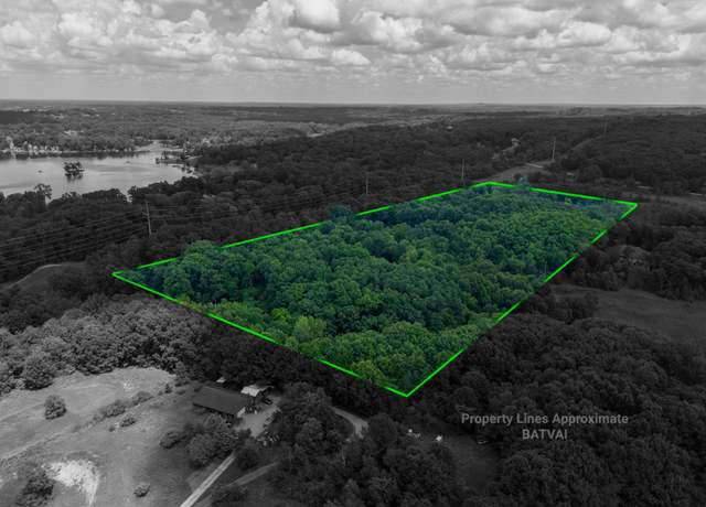 Property at 10516 Merrill Dr, Fenton, MI 48430