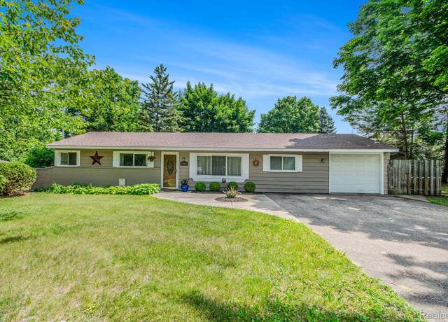 Property at 3200 Homestead Dr, Waterford, MI 48329, 3 beds, 1 bath