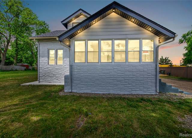 Property at 134 W Auburn Rd, Rochester, MI 48307, 3 beds, 3 baths