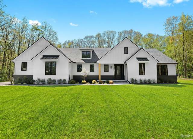 Property at 5697 Evergreen Knl, Howell, MI 48855, 4 beds, 3.5 baths