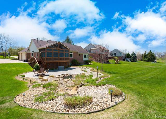 Property at 8911 Giovanni Ct, Howell, MI 48855, 3 beds, 2.5 baths