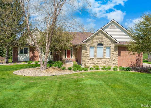 Property at 8911 Giovanni Ct, Howell, MI 48855, 3 beds, 2.5 baths