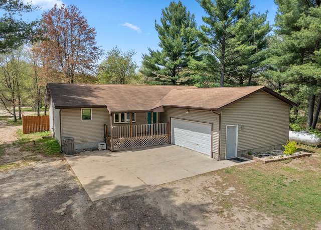 Property at 555 S Maple Island Rd, Muskegon, MI 49442, 4 beds, 1 bath