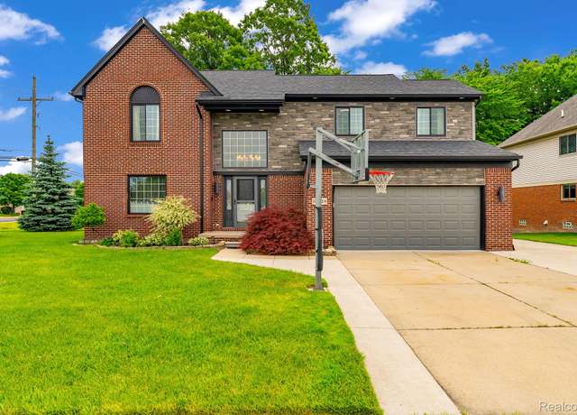 Property at 52424 Walnut Dr, Chesterfield, MI 48047, 4 beds, 2.5 baths